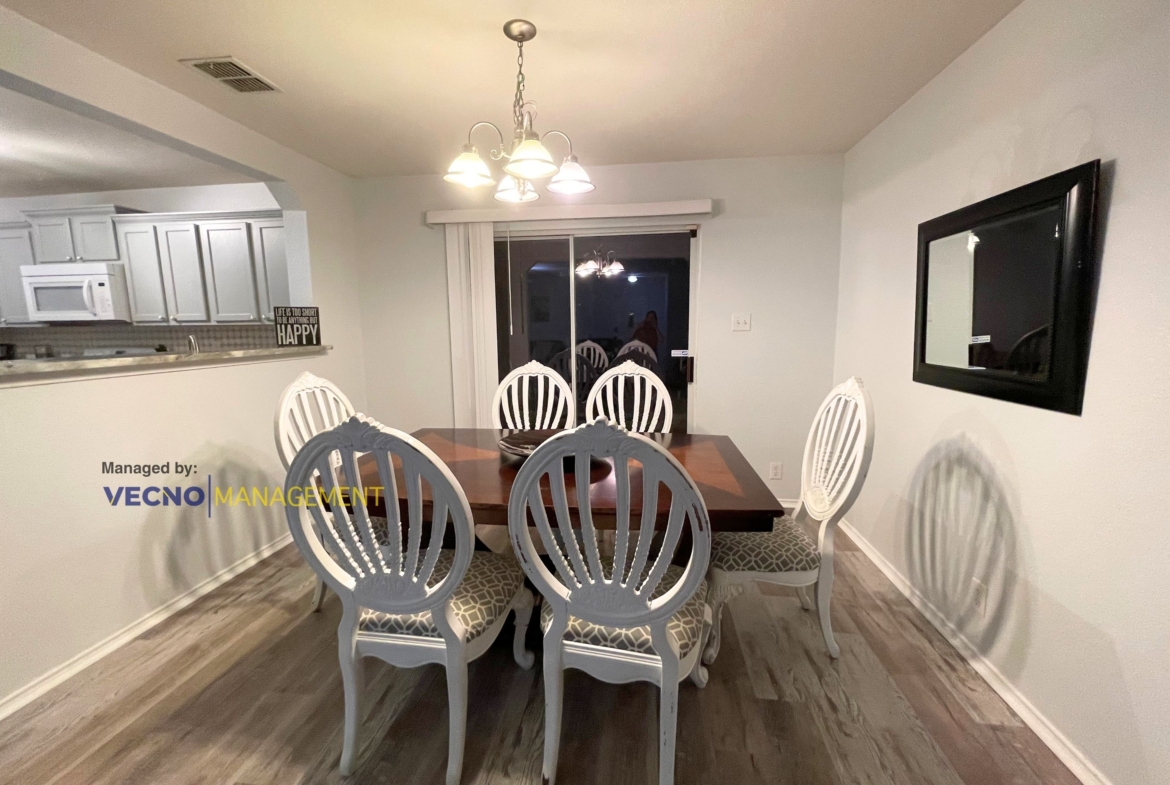 11922 Meadow Wells